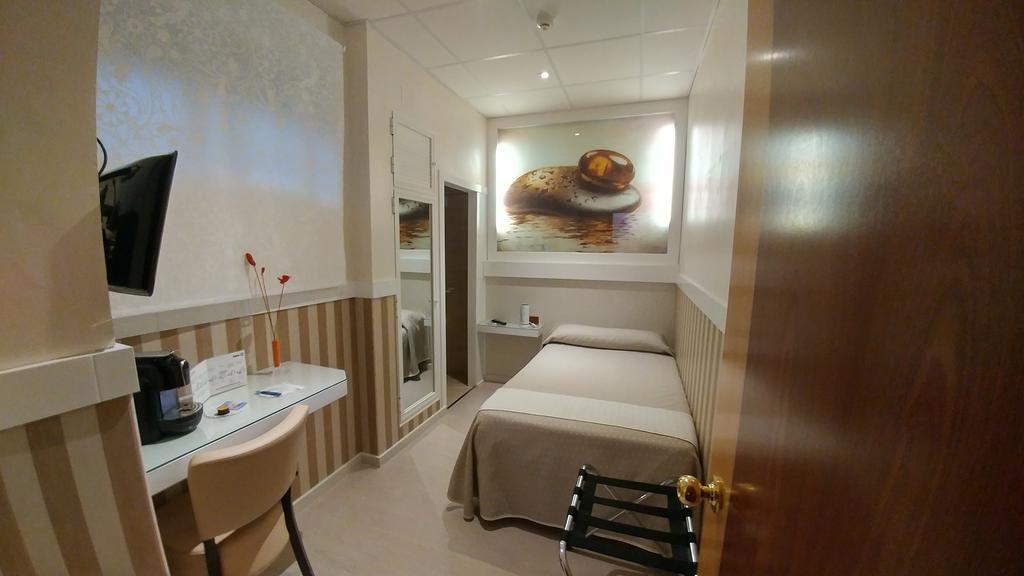 Hostal Paris San Fernando Εξωτερικό φωτογραφία